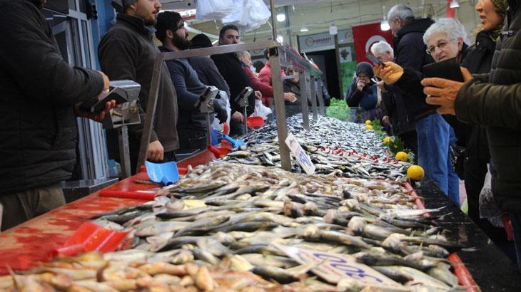 Hamsi bir haftada 50 lira birden düştü